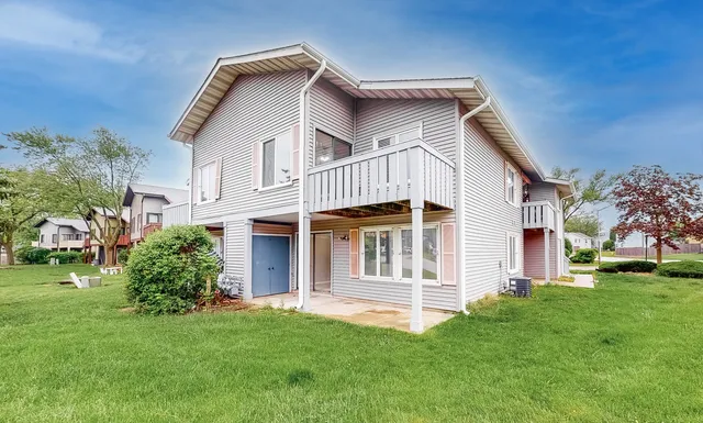 $215,000 | 20 Elm Court, Unit 3, Bolingbrook, IL 60440