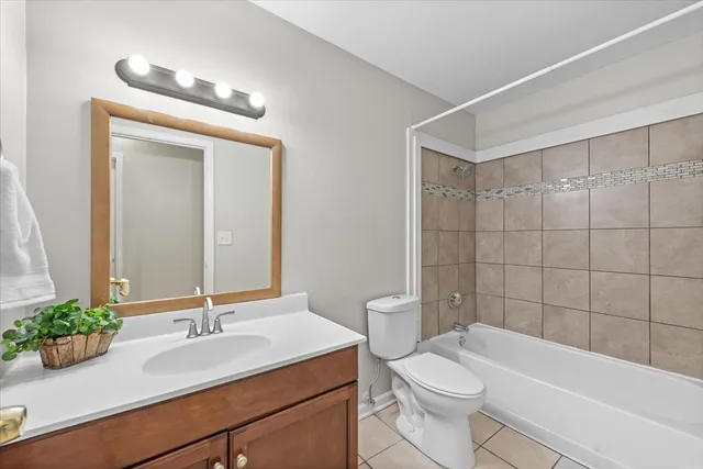 $215,000 | 20 Elm Court, Unit 3, Bolingbrook, IL 60440