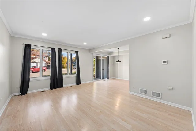 $215,000 | 20 Elm Court, Unit 3, Bolingbrook, IL 60440