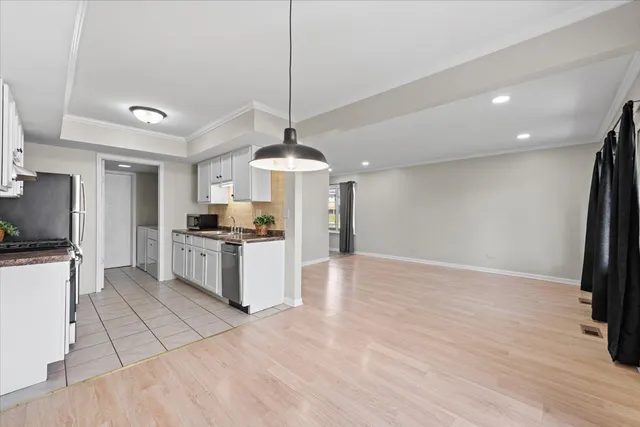 $215,000 | 20 Elm Court, Unit 3, Bolingbrook, IL 60440