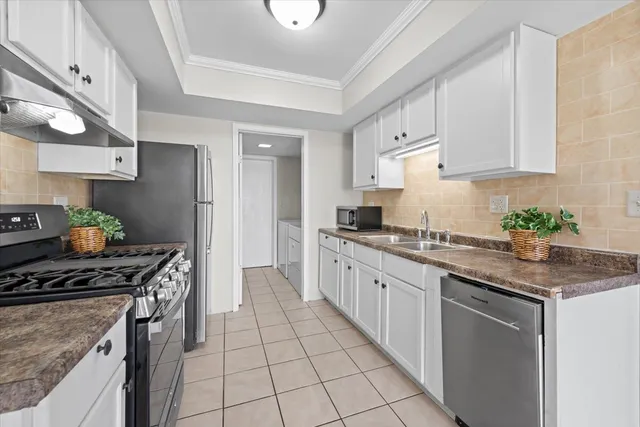 $215,000 | 20 Elm Court, Unit 3, Bolingbrook, IL 60440