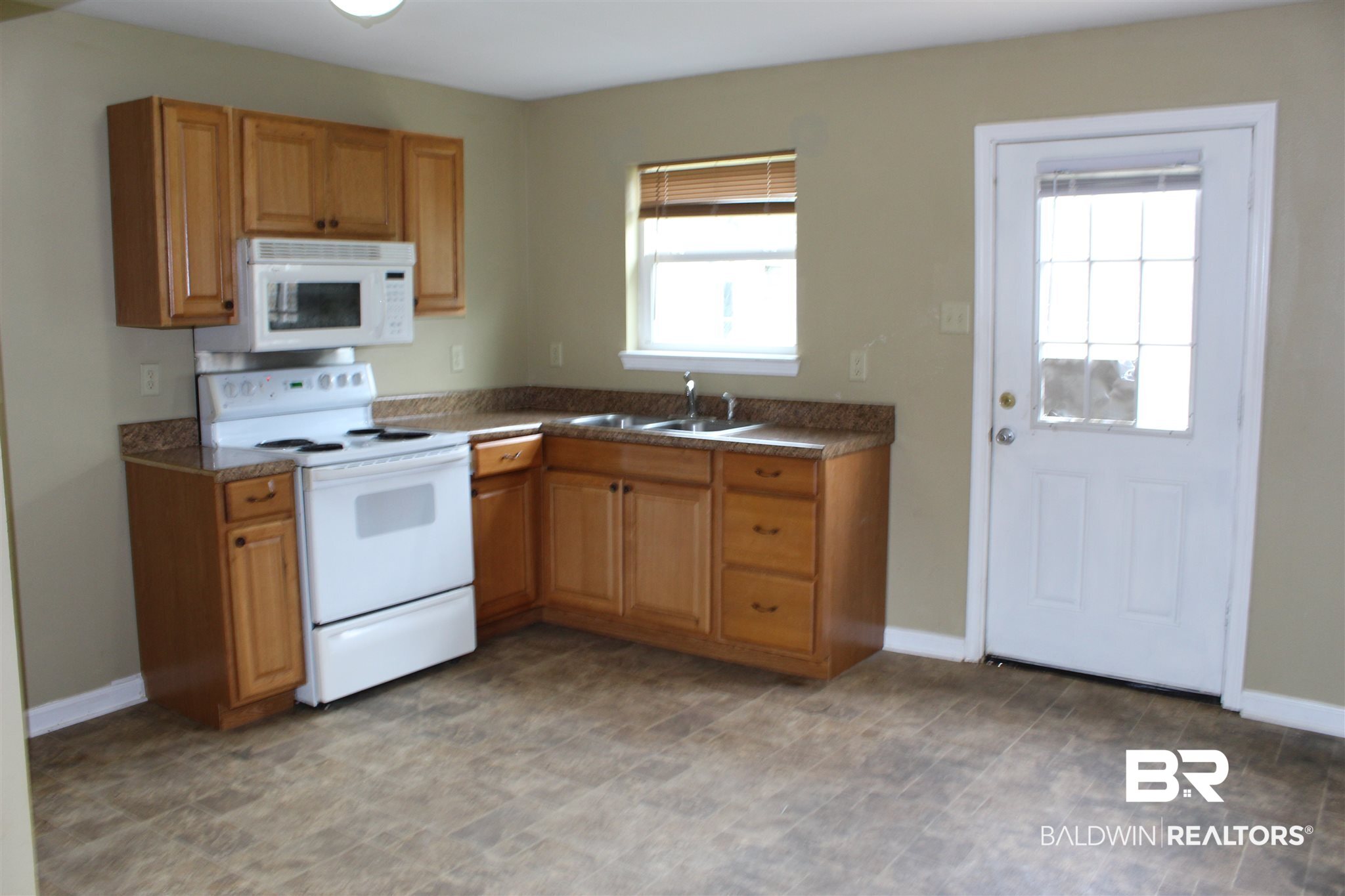 3220 Clearview Drive Theodore, AL 36582 - Photo 3 of 10