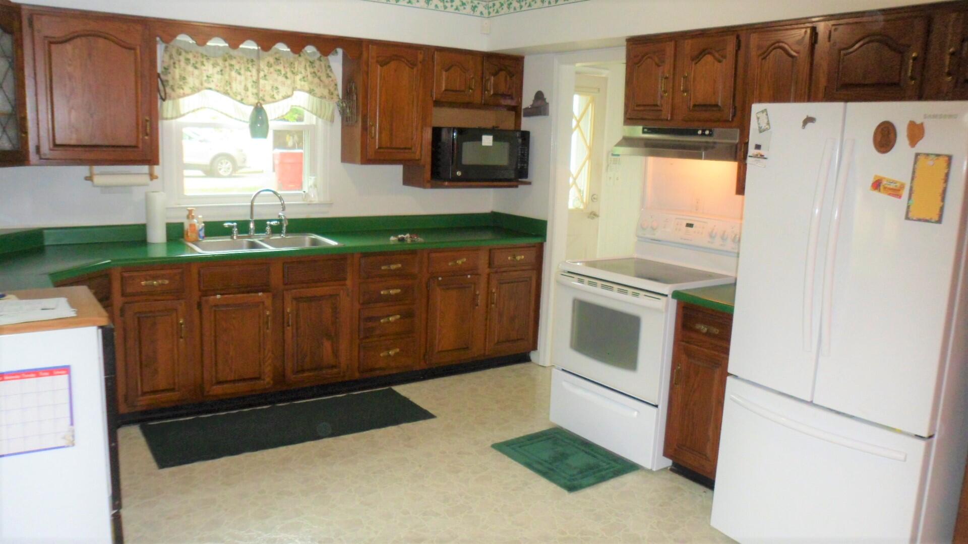 120 River Valley Road Frankfort, KY 40601 - Photo 9 of 46 main kitchen