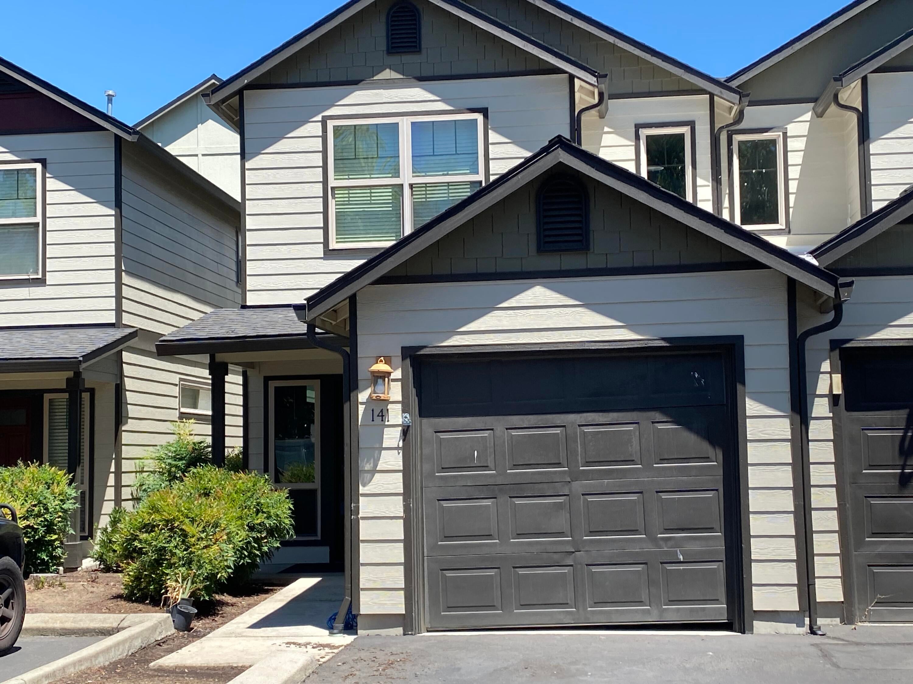 141 Casey Way Central Point, OR 97502 - Photo 1 of 17 IMG_4079