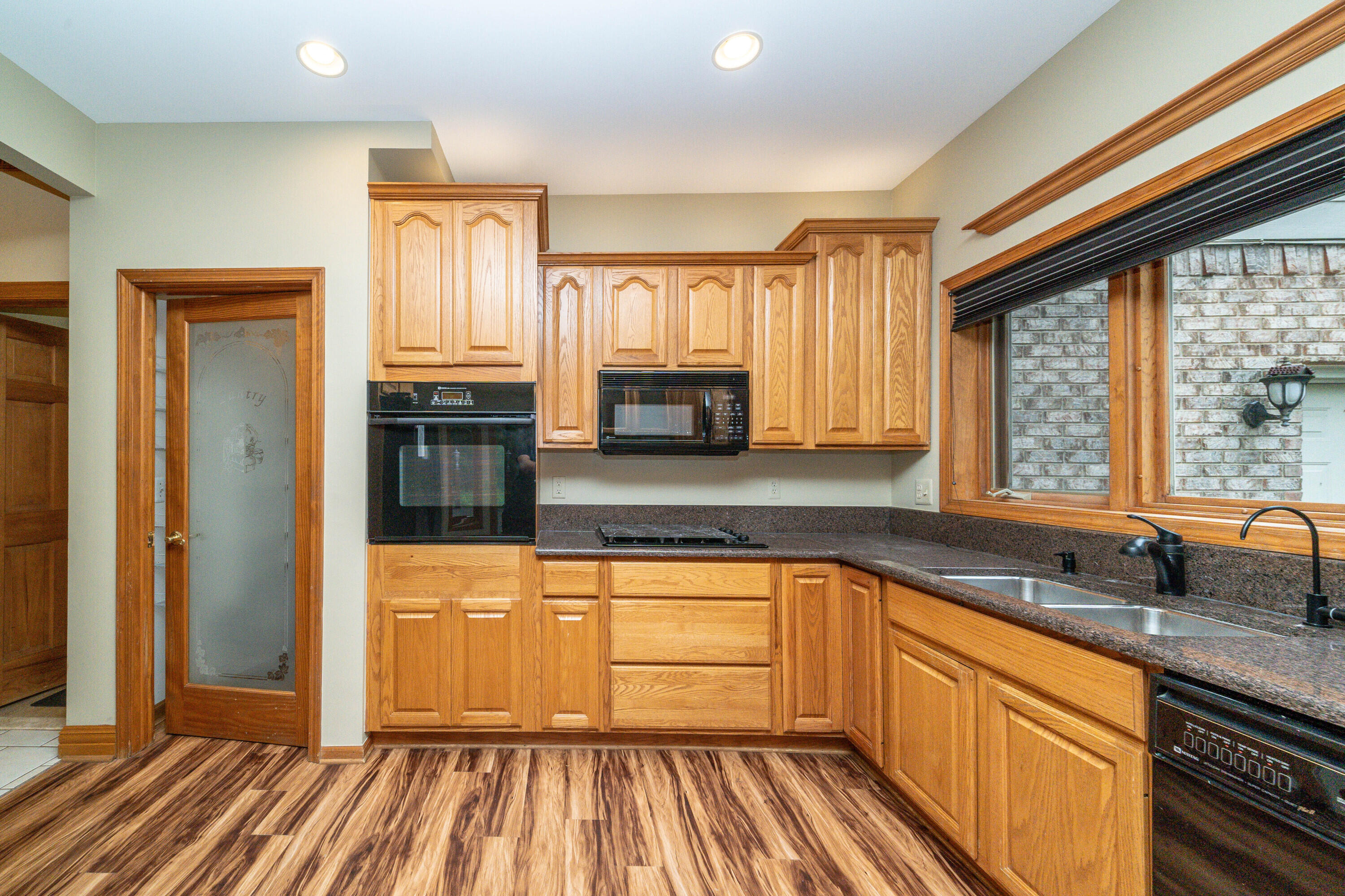 34554 Quaker Valley Road Farmington Hills, MI 48331 - Photo 8 of 56 026_19