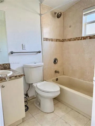 $1,950 | 3245 Virginia Street, Unit 59, Miami, FL 33133