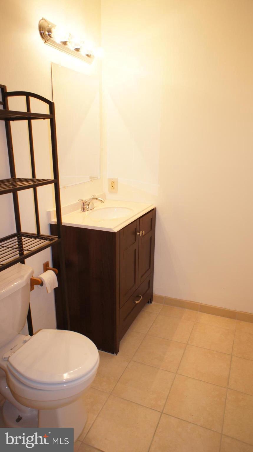 1405 Northgate Square, Unit 32B Reston, VA 20190 - Photo 11 of 18 Master Bath
