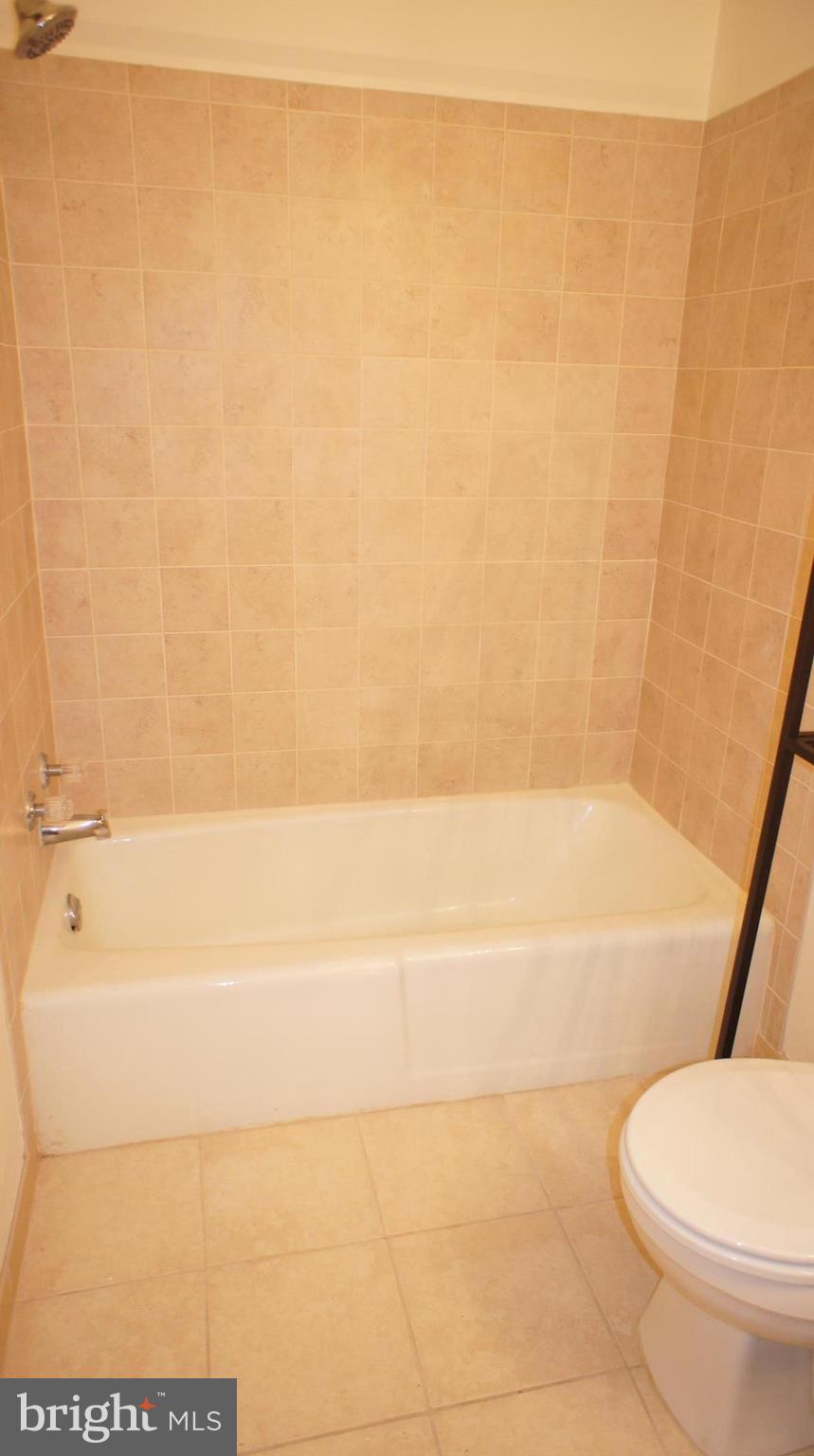1405 Northgate Square, Unit 32B Reston, VA 20190 - Photo 12 of 18 Master Bath