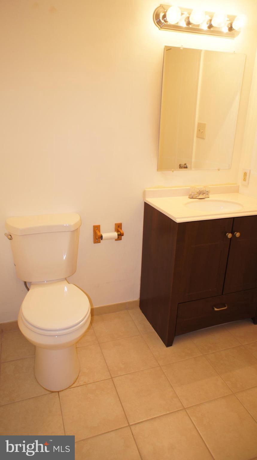 1405 Northgate Square, Unit 32B Reston, VA 20190 - Photo 14 of 18 Second Bath