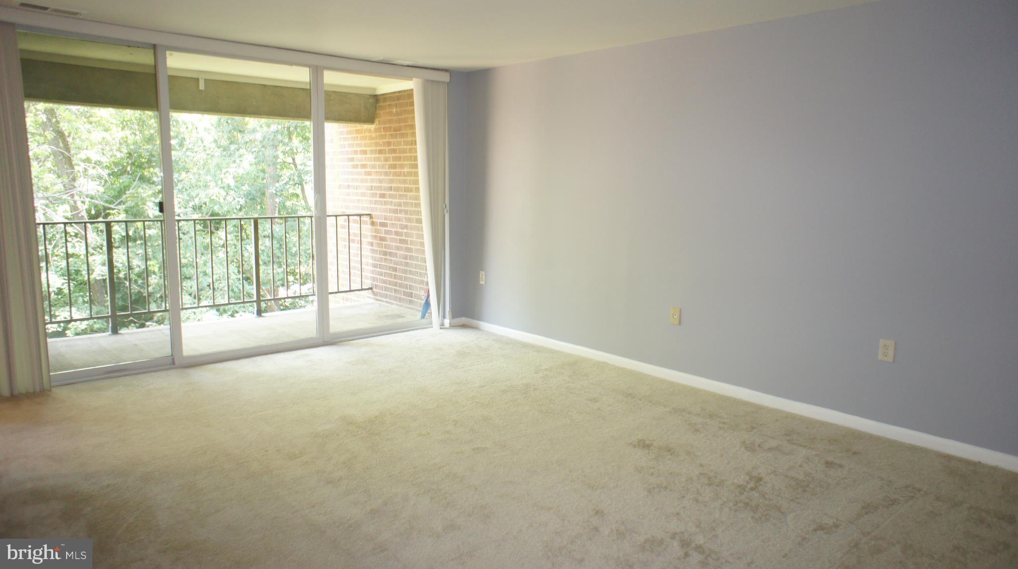 1405 Northgate Square, Unit 32B Reston, VA 20190 - Photo 3 of 18 Living Room
