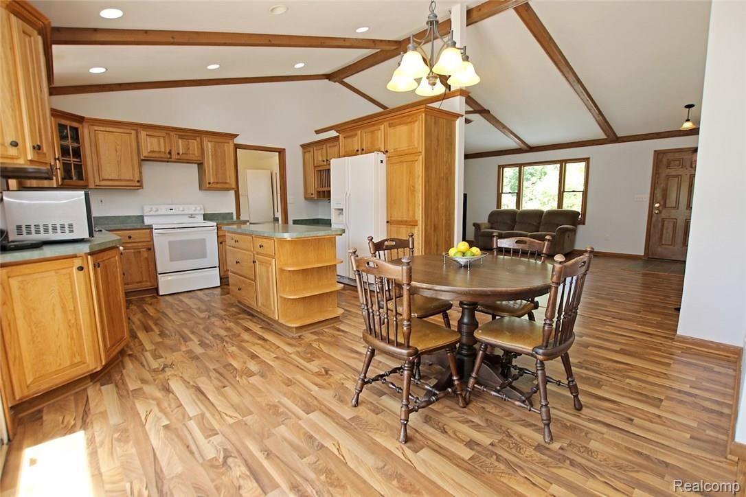 5959 Fox Lake Road Goodrich, MI 48438 - Photo 8 of 46 10) Dining Area.jpg
