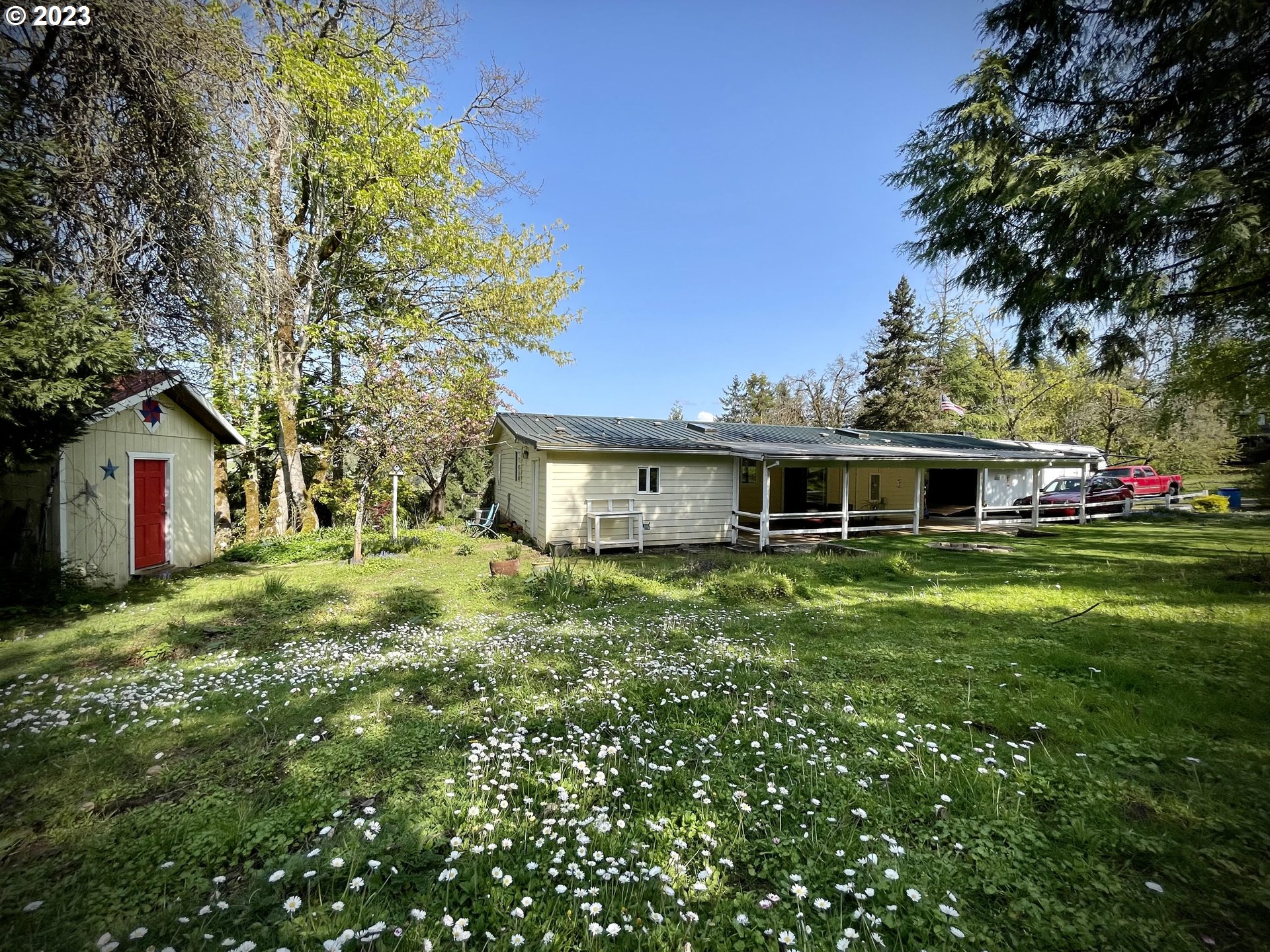 524 6th Street Scotts Mills, OR 97375 - Photo 28 of 41 a front view of a house with a yard