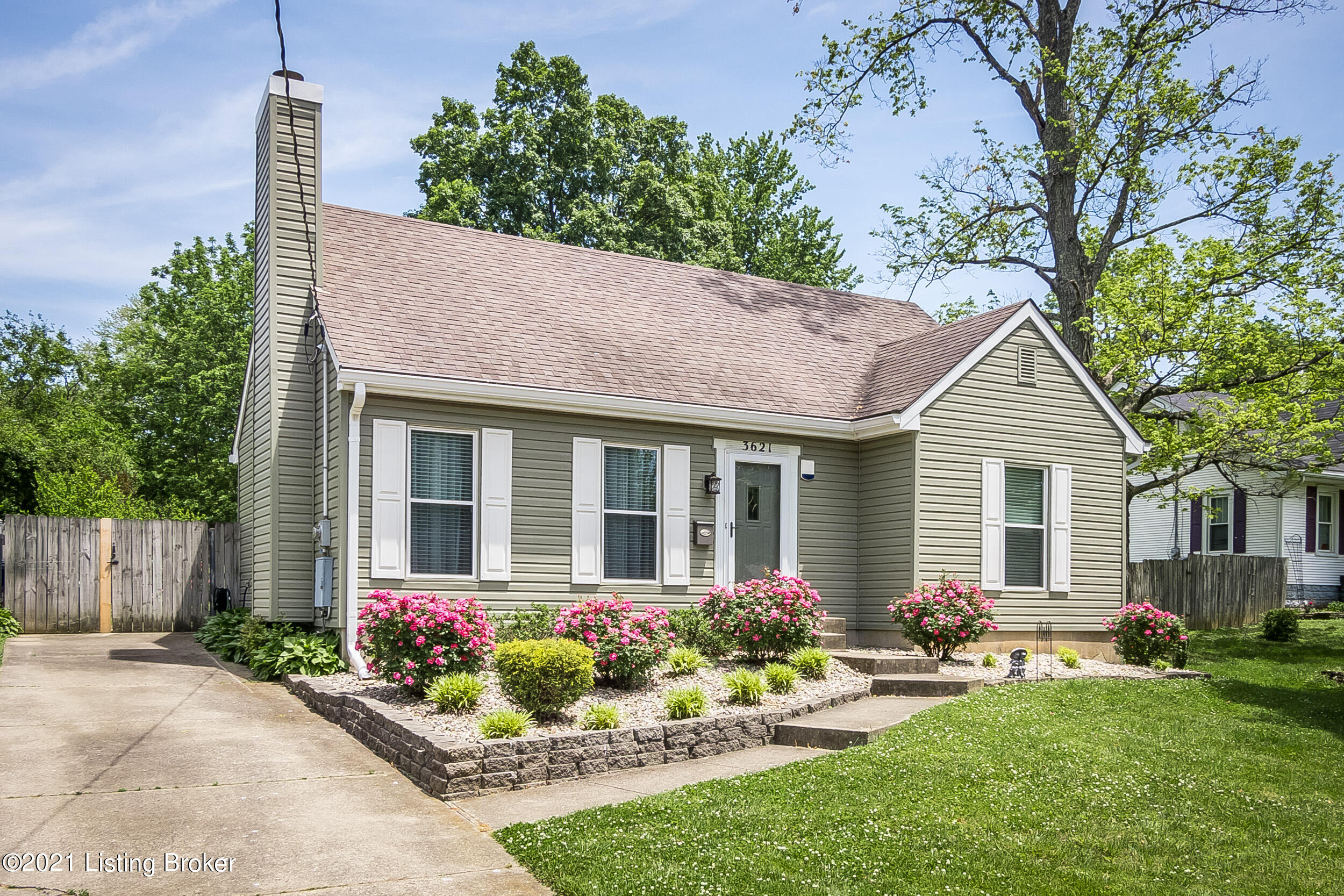 3621 Dell Road Louisville, KY 40299 - Photo 29 of 29 Front view from driveway