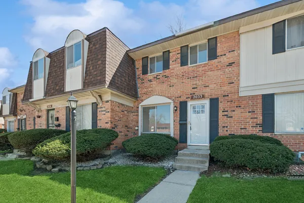 $135,000 | 2033 Lioncrest Drive, Richton Park, IL 60471