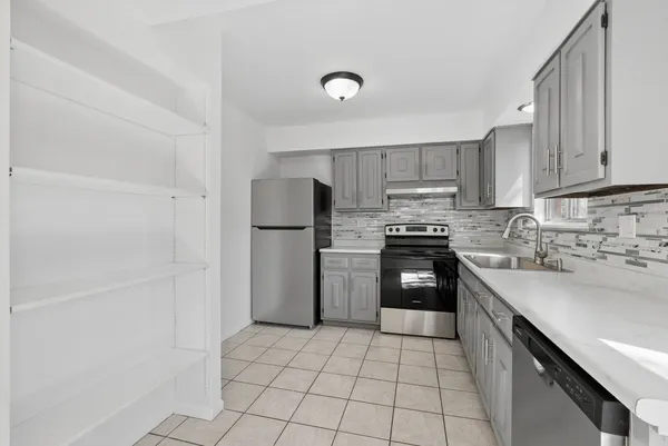 $135,000 | 2033 Lioncrest Drive, Richton Park, IL 60471