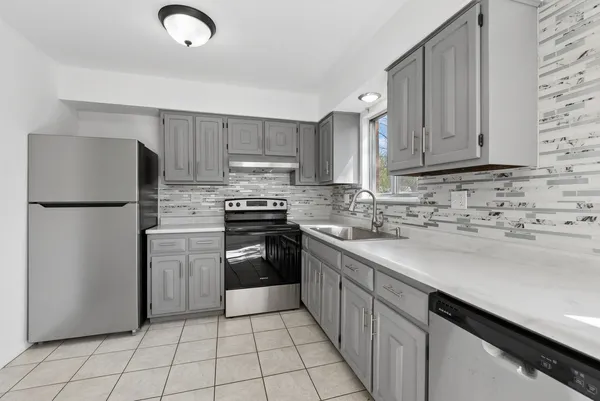 $135,000 | 2033 Lioncrest Drive, Richton Park, IL 60471