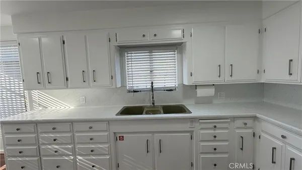 $3,500 | 3590 Buchanan Street, Riverside, CA 92503