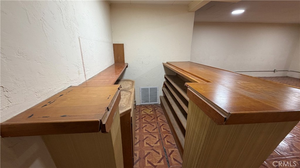 3590 Buchanan Street Riverside, CA 92503 - Photo 63 of 73 Built-in bar