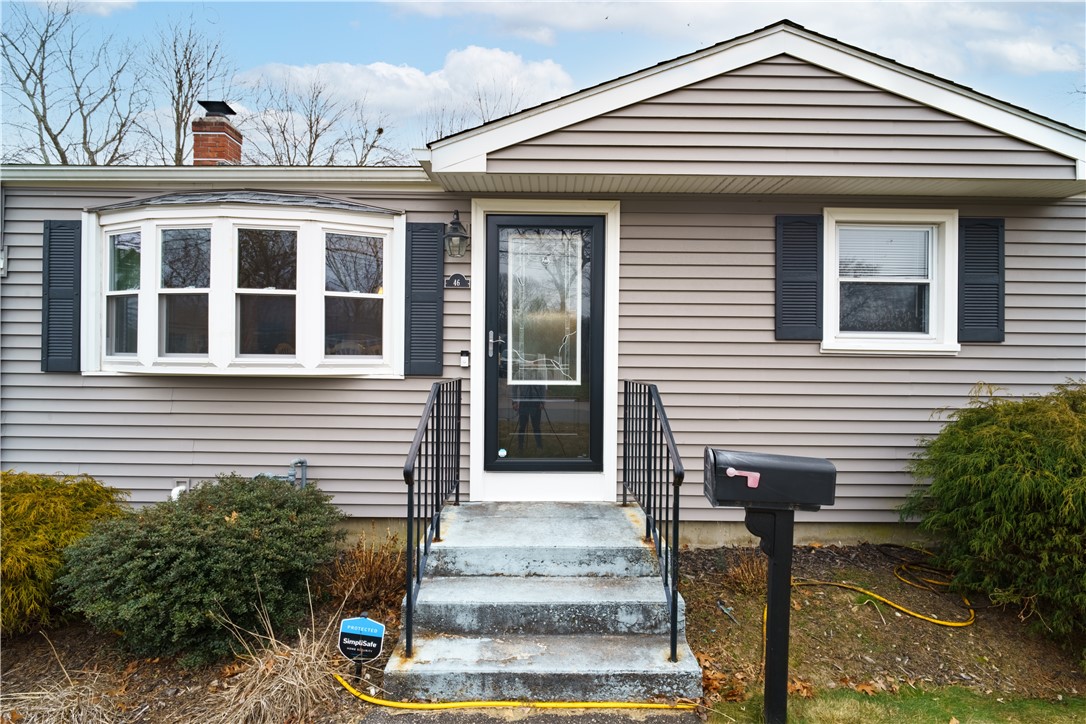 46 Hagerstown Road Warwick, RI 02886 - Photo 3 of 34