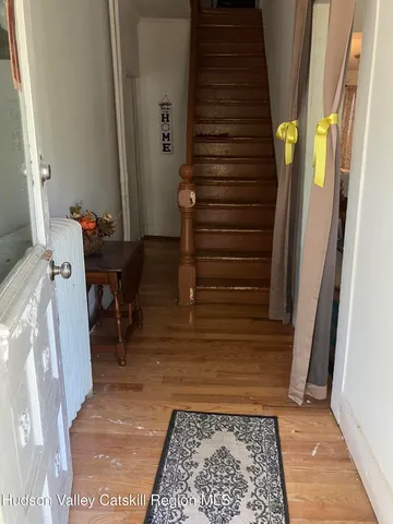 a view of entryway with a rug
