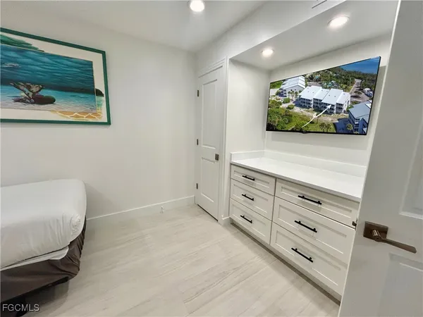 a view of a livingroom with furniture