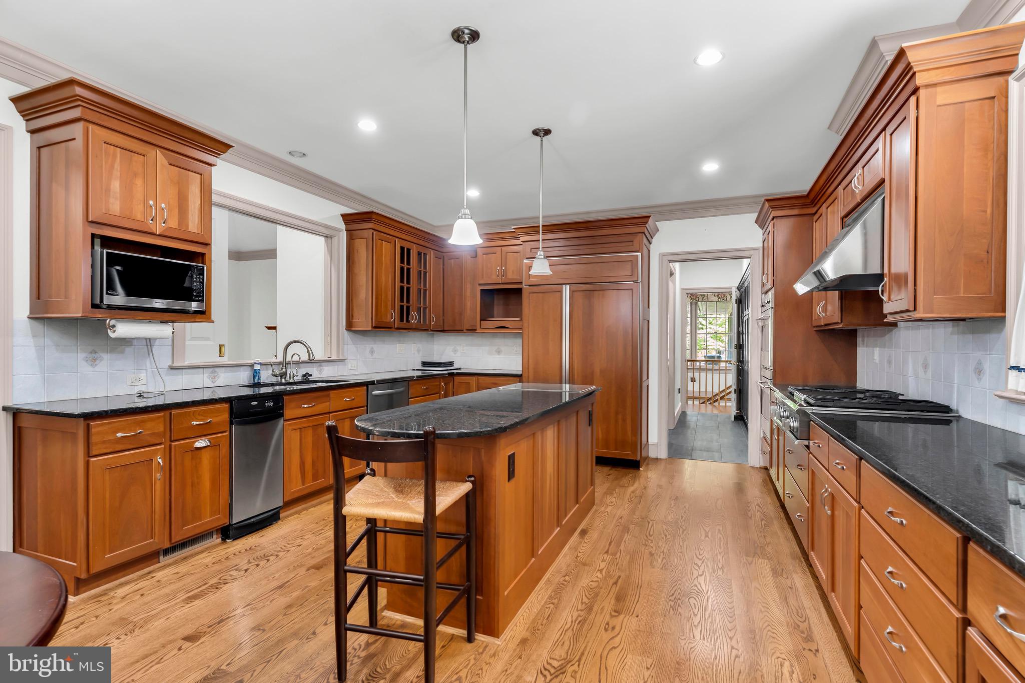 11036 Popes Head Road Fairfax, VA 22030 - Photo 11 of 49
