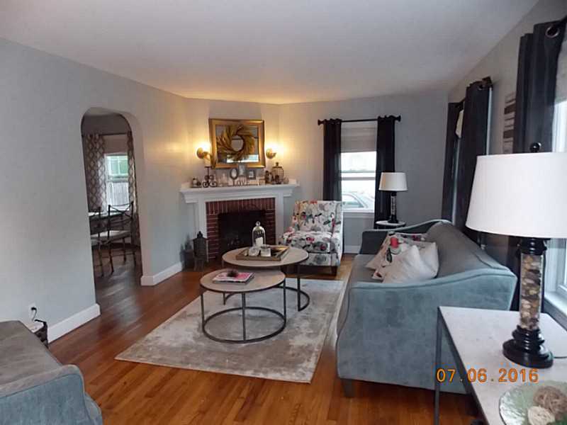 171 Woodhaven Road Pawtucket, RI 02861 - Photo 3 of 21 Living Room.