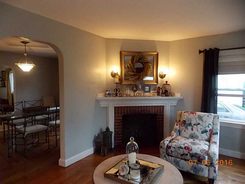 171 Woodhaven Road Pawtucket, RI 02861 - Photo 5 of 21 Living Room.