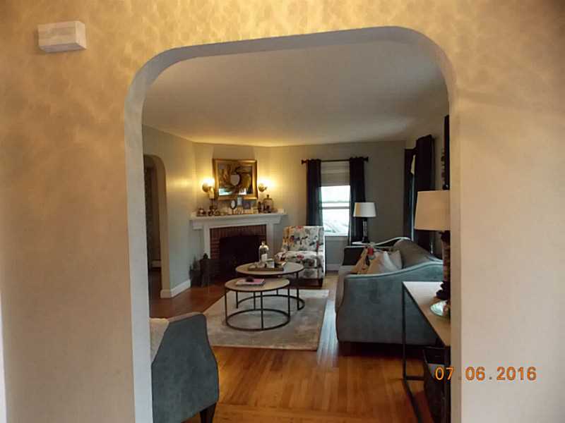 171 Woodhaven Road Pawtucket, RI 02861 - Photo 6 of 21 Living Room.