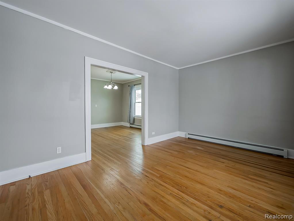 2825 Queen Street Dearborn, MI 48124 - Photo 2 of 27