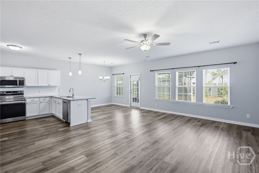 217 Brightleaf Circle Hinesville, GA 31313 - Photo 8 of 44