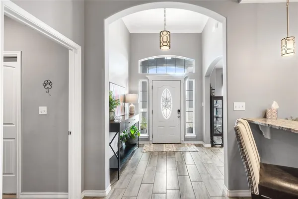 a view of livingroom with furniture