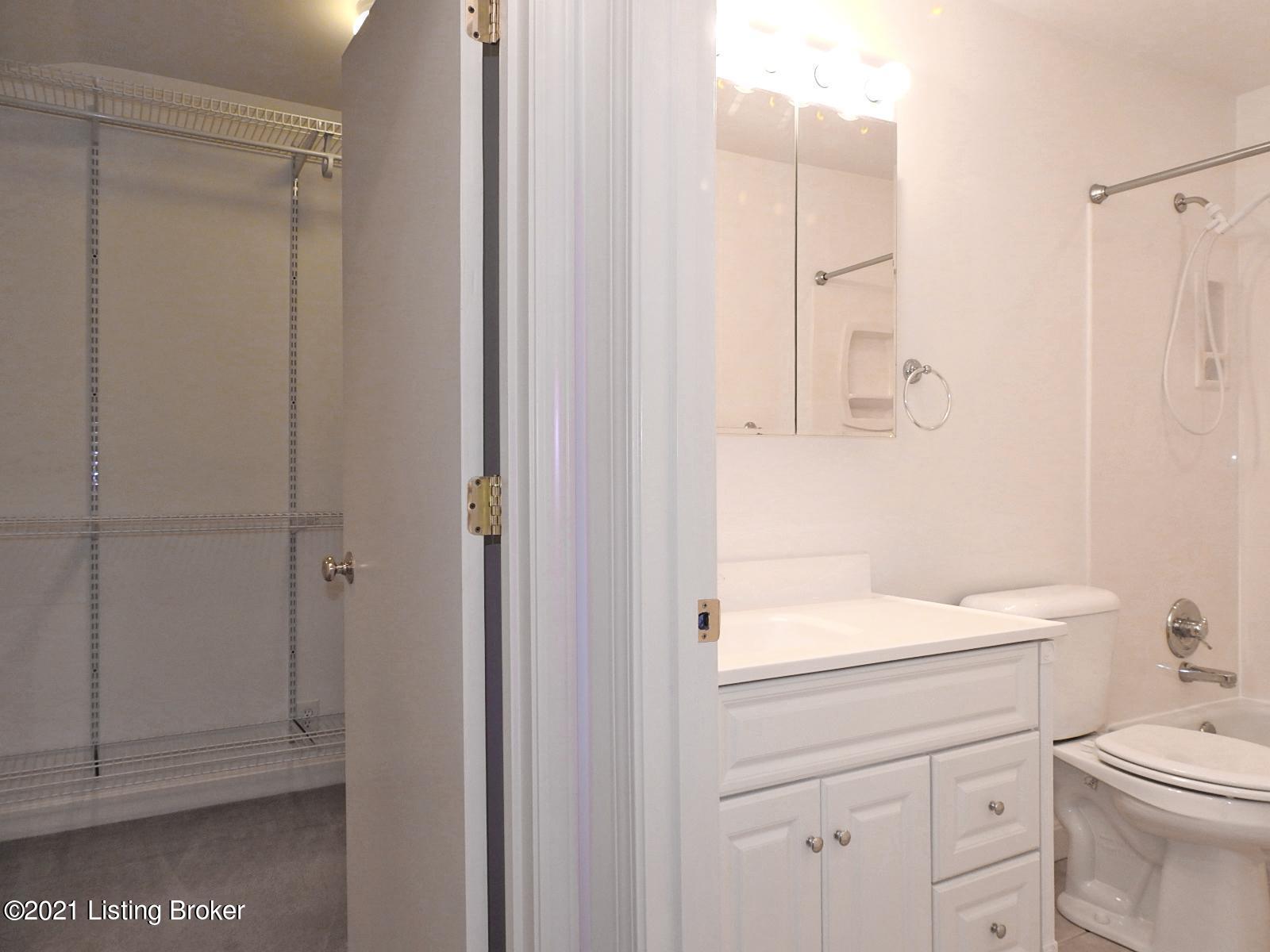 435 Highfield Road Louisville, KY 40207 - Photo 29 of 41 28. Primary Bath 02