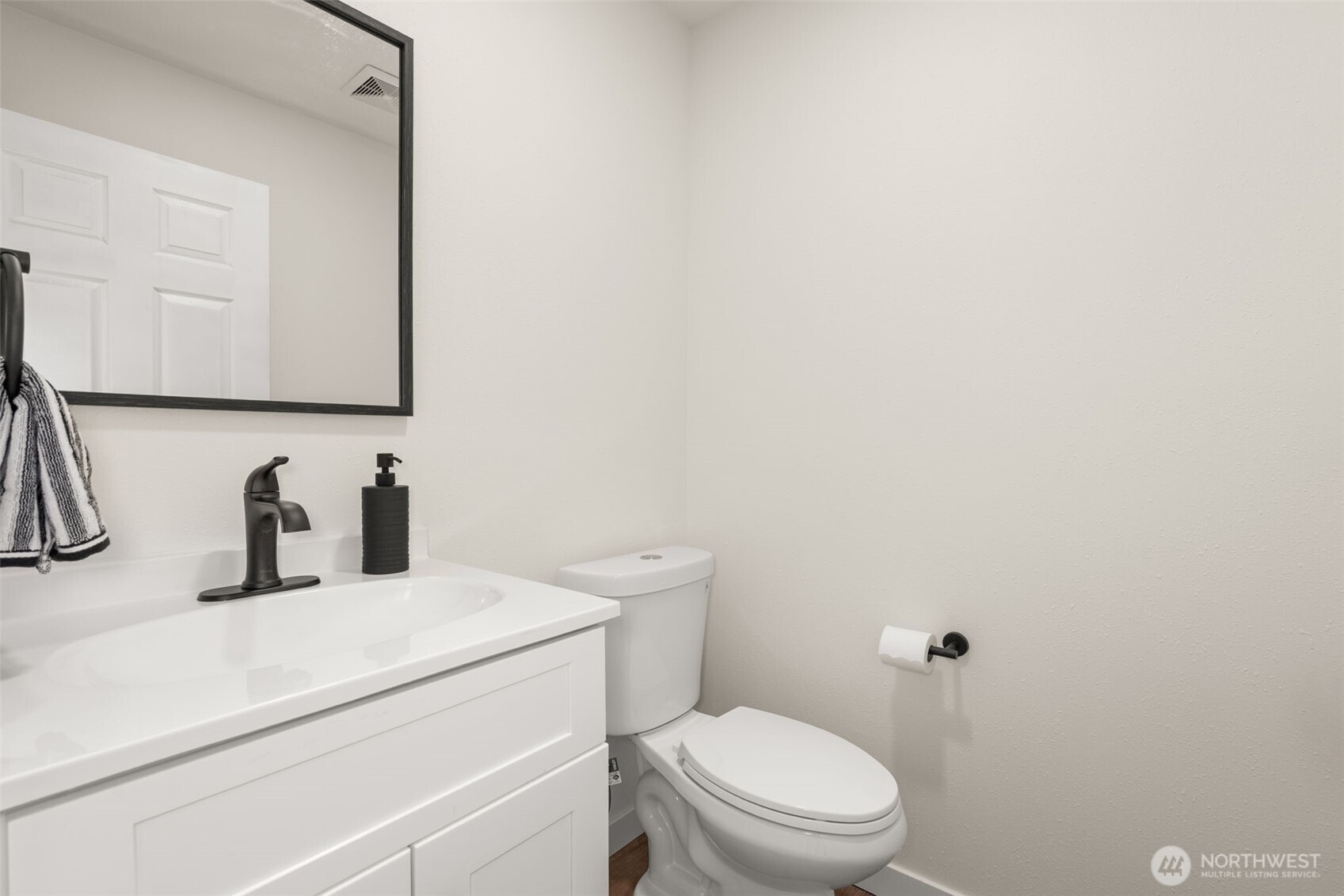 2222 Cooks Hill Road Centralia, WA 98531 - Photo 25 of 36 a bathroom with a toilet sink vanity and mirror
