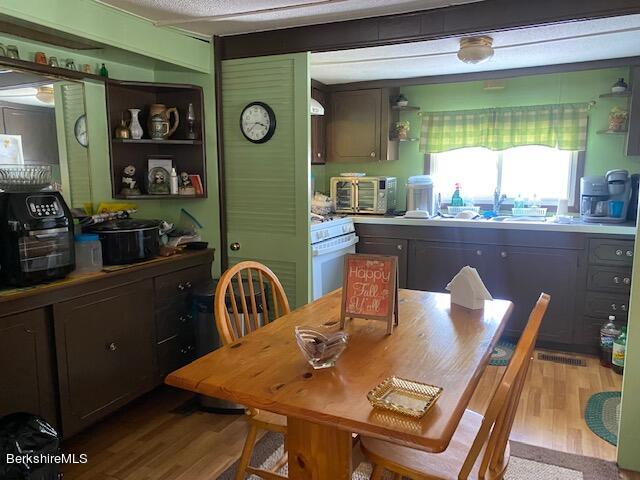 287 Cross Road Clarksburg, MA 01247 - Photo 2 of 6 Dining/kitchen