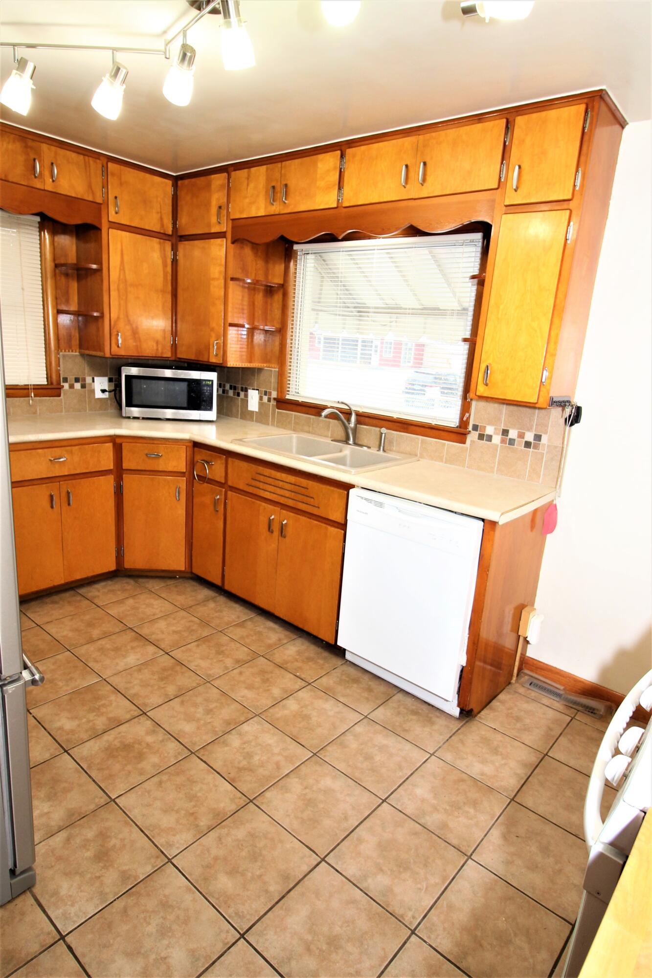 649 Constantine Street Three Rivers, MI 49093 - Photo 13 of 39 IMG_7753 (3)