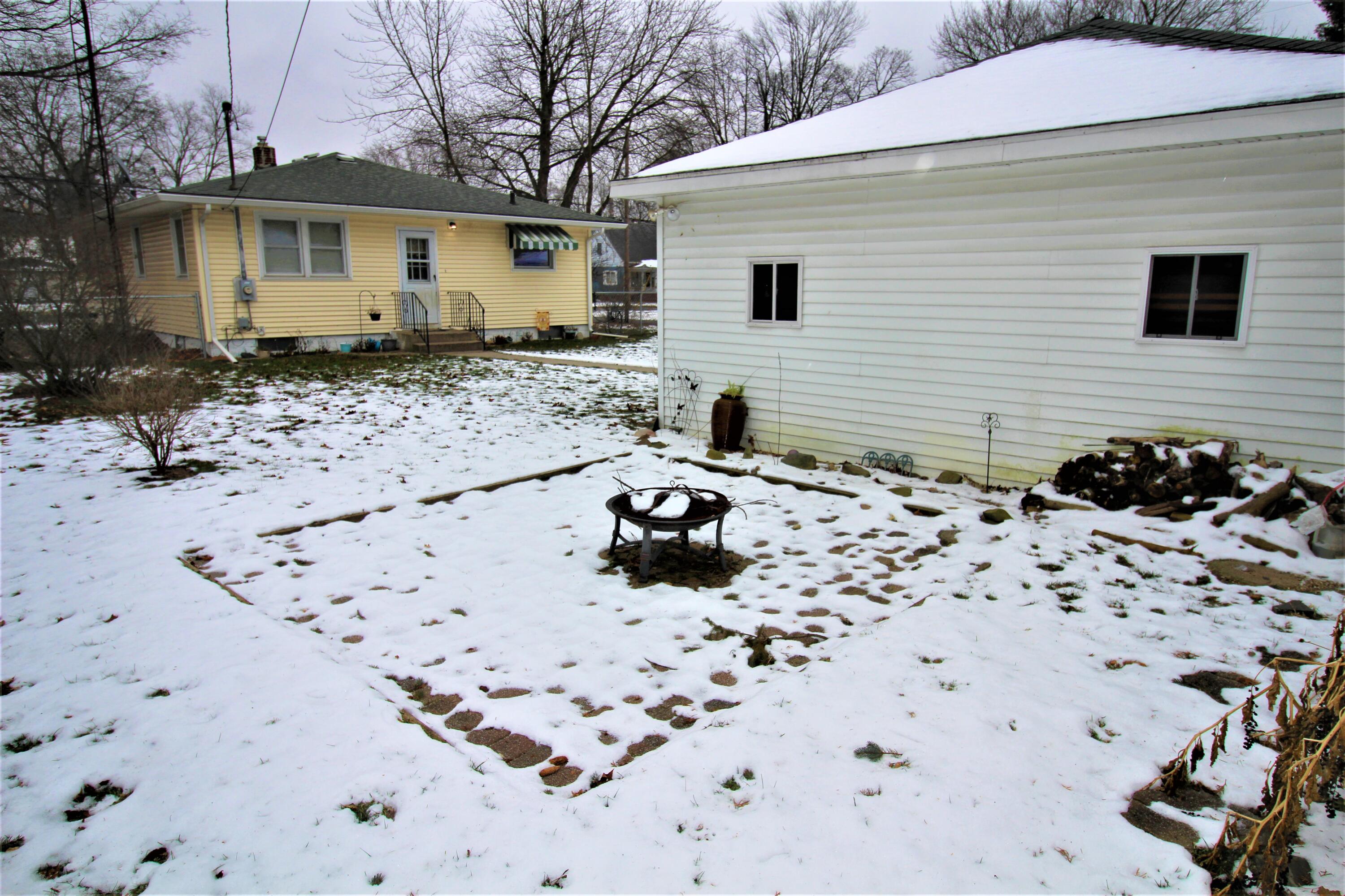649 Constantine Street Three Rivers, MI 49093 - Photo 5 of 39 IMG_7749 (2)