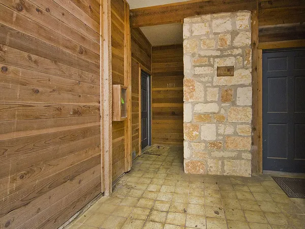 $1,950 | 8200 Neely Drive, Unit 108, Austin, TX 78759
