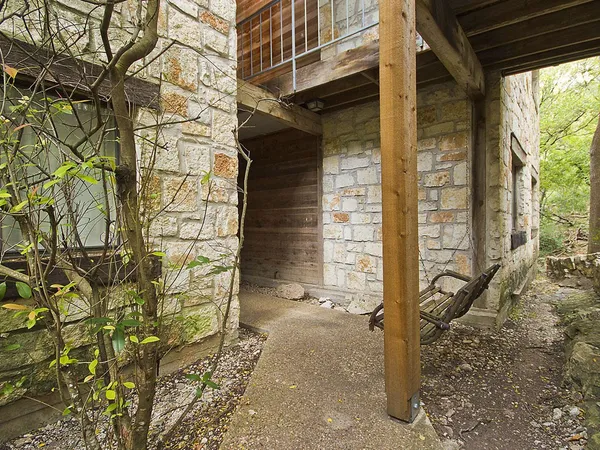 $1,950 | 8200 Neely Drive, Unit 108, Austin, TX 78759