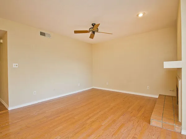 $1,950 | 8200 Neely Drive, Unit 108, Austin, TX 78759