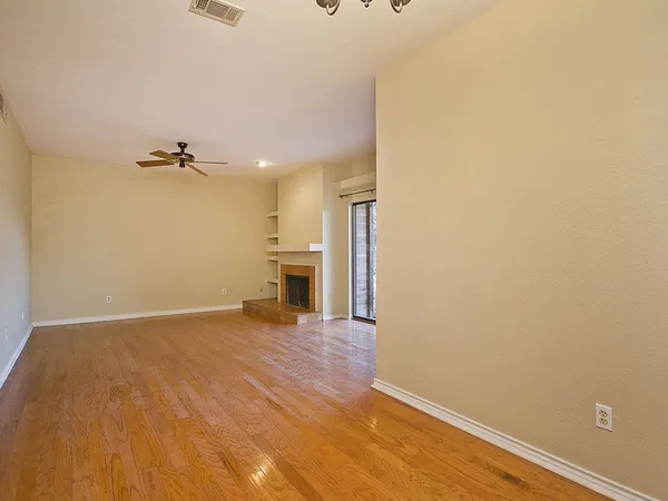 $1,950 | 8200 Neely Drive, Unit 108, Austin, TX 78759