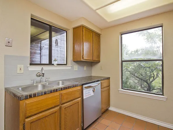 $1,950 | 8200 Neely Drive, Unit 108, Austin, TX 78759