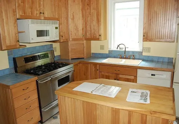 $2,795 | 312 Allen Street, Syracuse, NY 13210