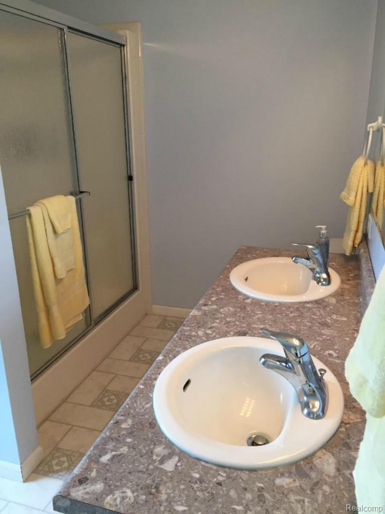 15402 Donald Road Capac, MI 48014 - Photo 18 of 27 14. 15402 Donald Master Bath
