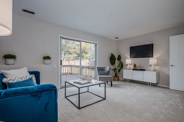 $365,000 | 1199 Pin Oak Trail, Aurora, IL 60506