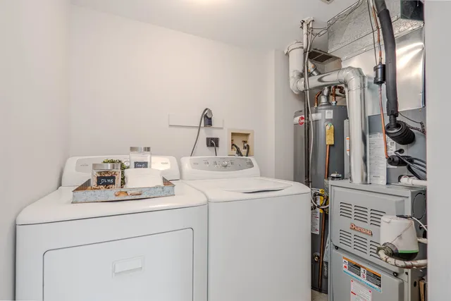 $365,000 | 1199 Pin Oak Trail, Aurora, IL 60506