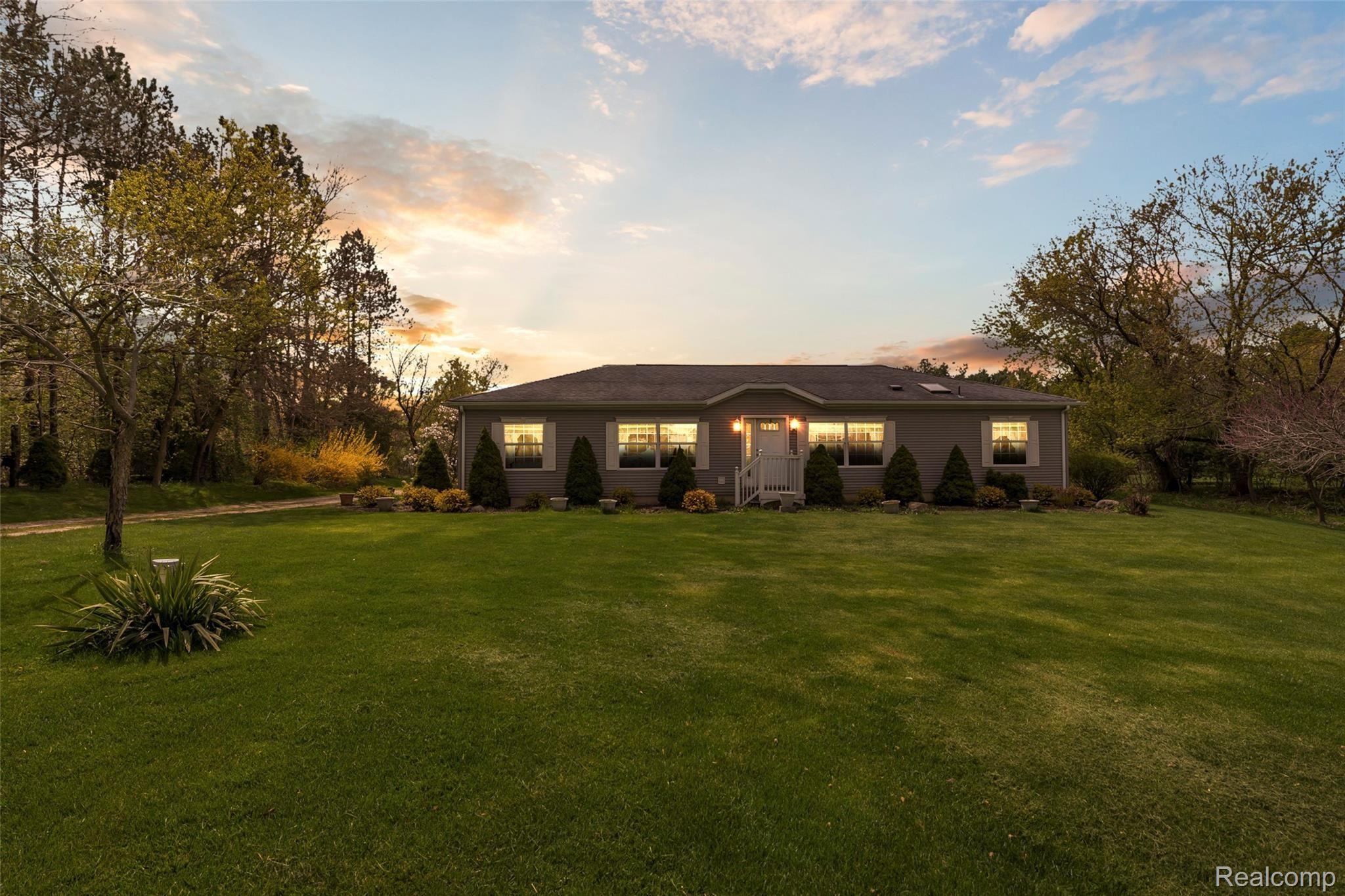 01_6064FaussettRdWindowStillRealEstatePhotography1_mls.jpg