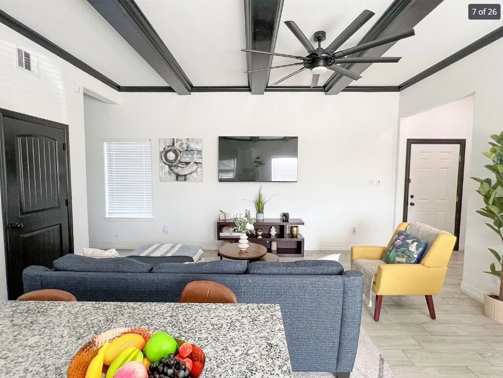 3407 Sakowitz Street, Unit B Houston, TX 77026 - Photo 4 of 23
