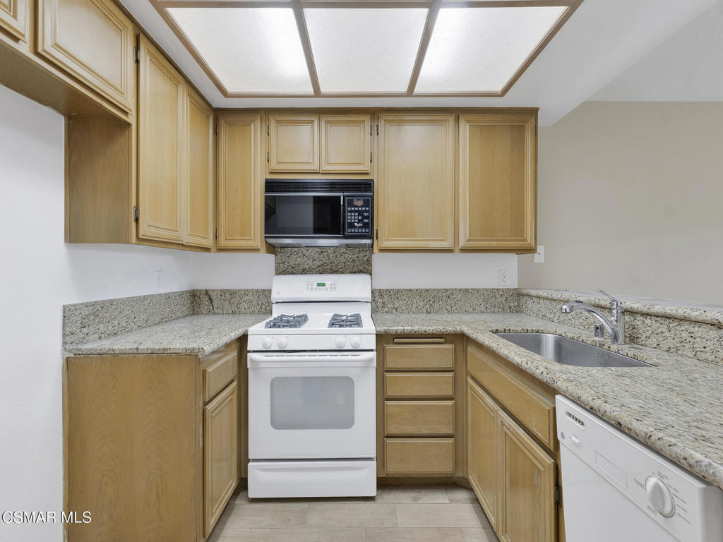 2731 Erringer Road, Unit 28 Simi Valley, CA 93065 - Photo 17 of 30 Gallery Image 17