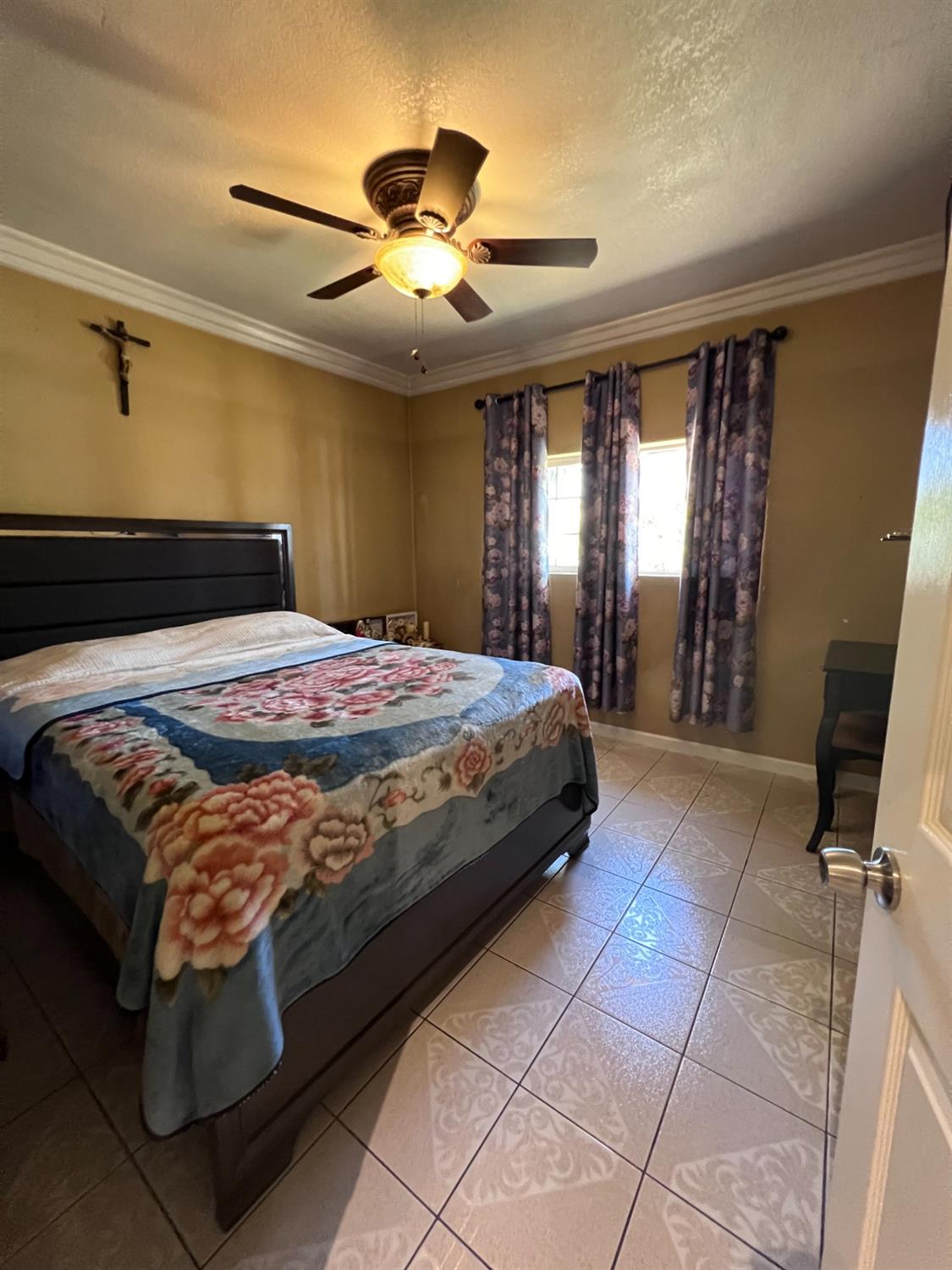 281 West Wilson Street Rialto, CA 92376 - Photo 10 of 15 a bedroom with a large bed and a chandelier